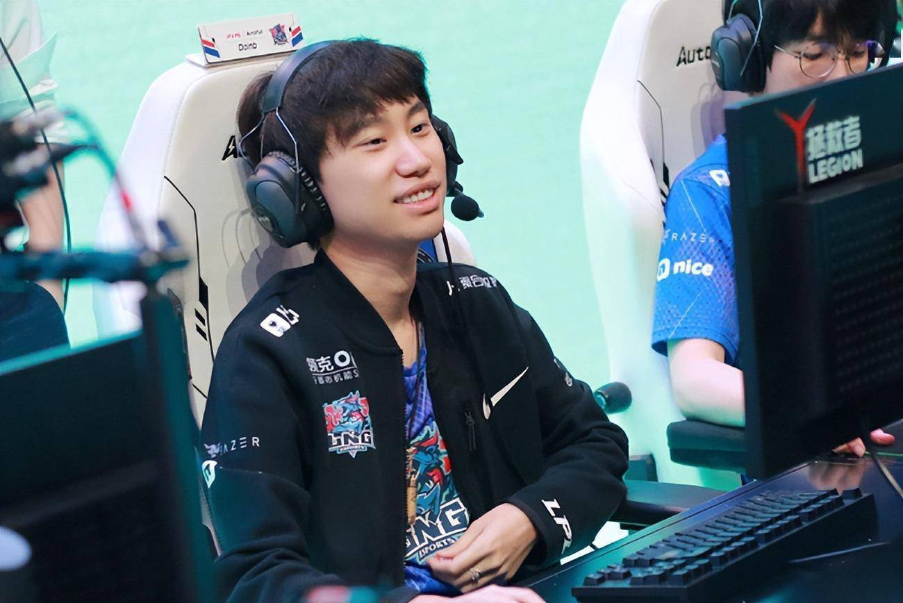 九游在线使用网址-包含Doinb重返赛场，出色发挥首场状态出色，FPX观众沸腾！的词条